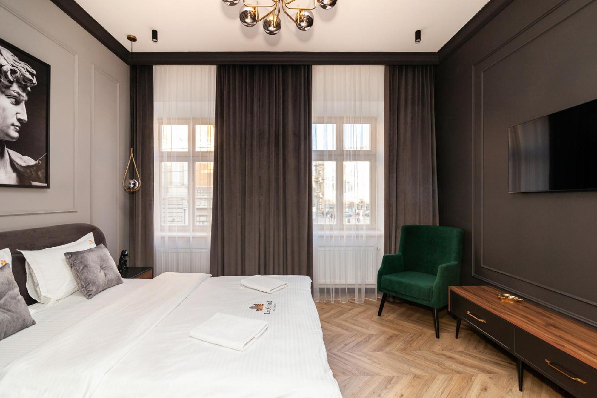 Ferienwohnung Leogrand Vip On Svobody Avenue 43 Lemberg Exterior foto